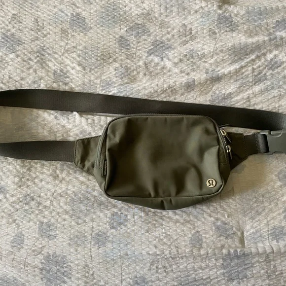 lululemon athletica | Bags | Lululemon Belt Bag 2l Green | Poshmark